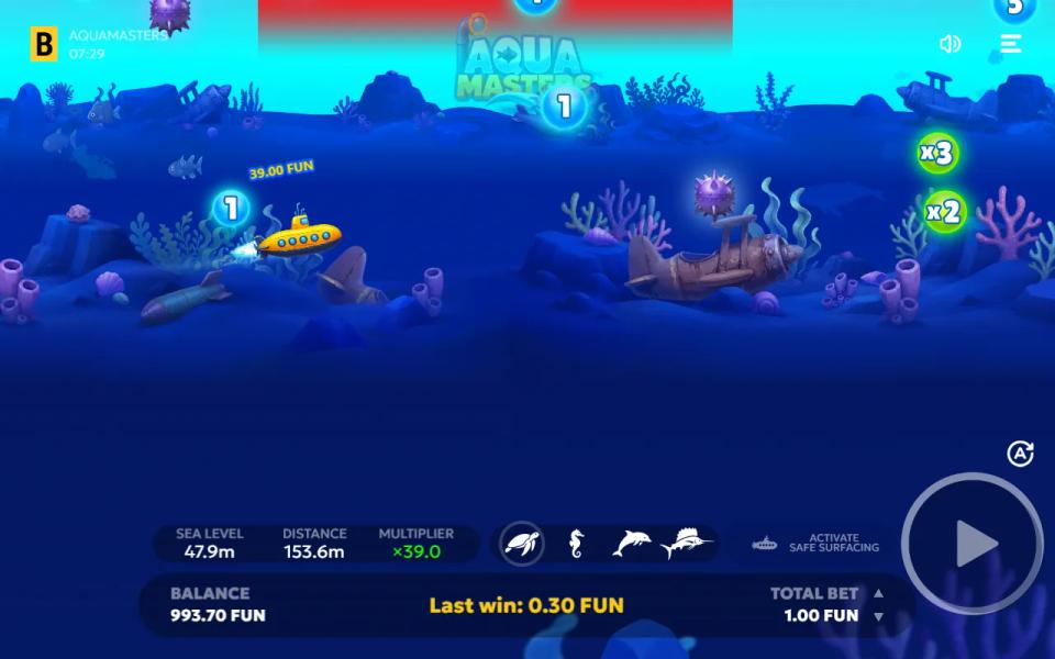 Aquamasters yellow submarine on the sea floor at 153.6 m with the multiplier meter at x39.0, number and multiplier bubbles ahead