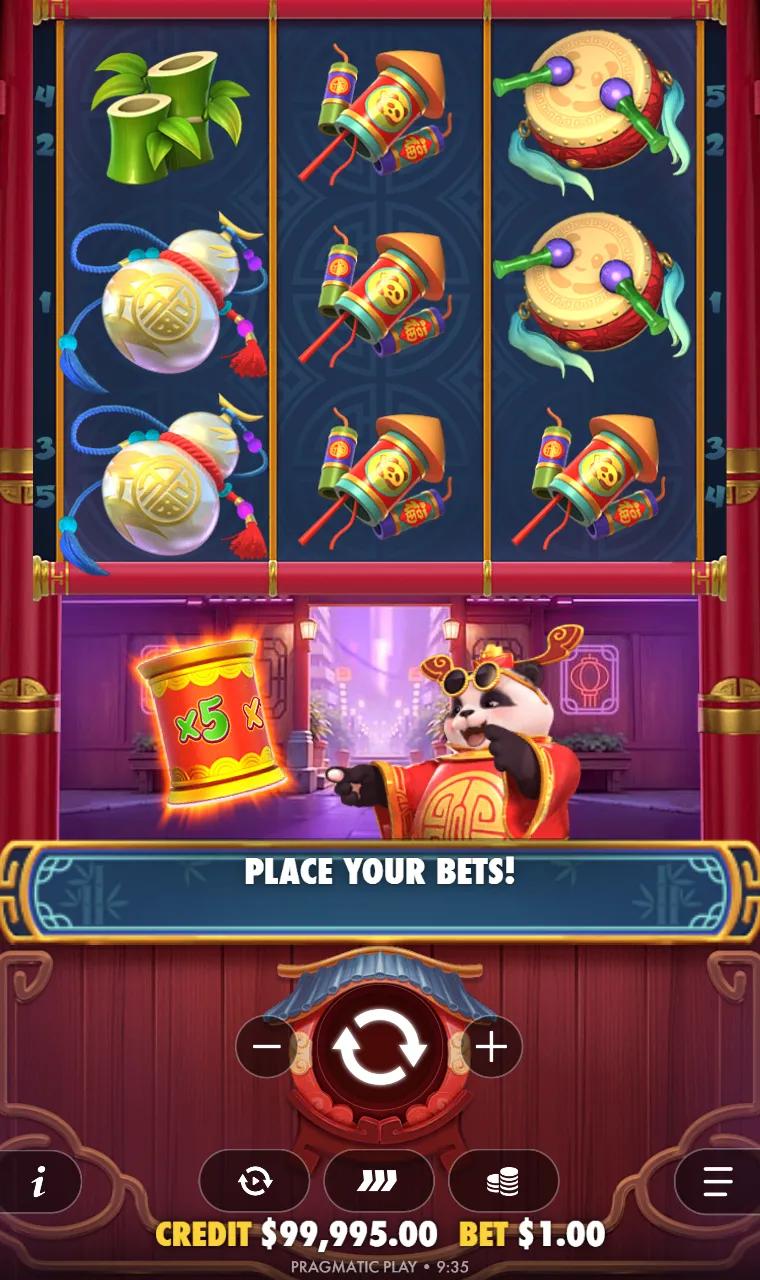 Lucky Panda base board with no winning line while the side multiplier reel turns below it